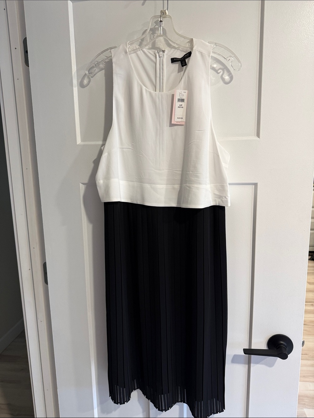 Banana Republic White and Black Sleeveless Pleated Midi Dress